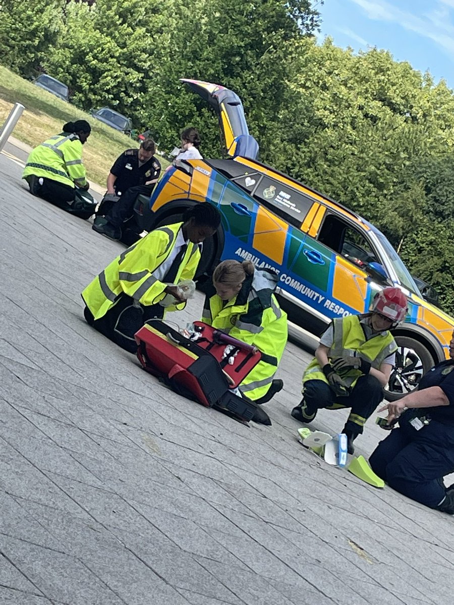 KingswoodAcad's tweet photo. We are so incredibly proud of our amazing @ESCadets this evening in their passing parade. We have been overwhelmed by the commitment, teamwork and dedication they have shown.
#KnowledgeSuccessAchieve #beinspired #RISEupKSA #WeAreGAT 🚒🚑🚓 @northantsfire @NorthantsPolice https://t.co/86K7EhikKZ