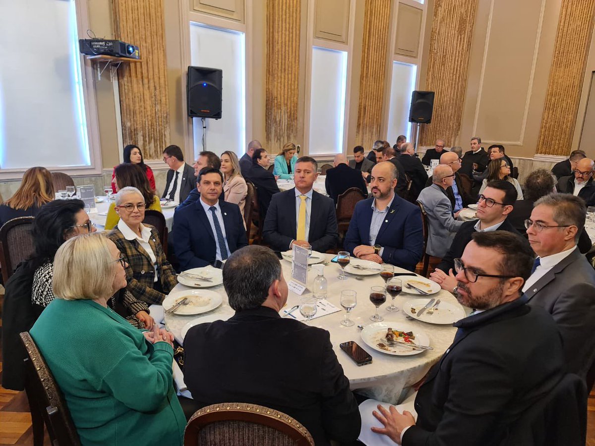 Hoje (13/7), na Federasul, participei do evento Tá na Mesa, com o tema “Liderar no presente. Avançar para o futuro”.
