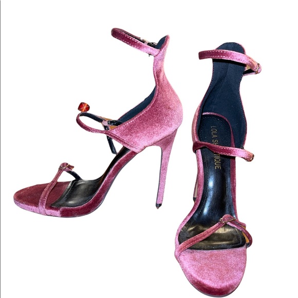 FarvaScott's tweet photo. So good I had to share! Check out all the items I'm loving on @Poshmarkapp from @darrow_cathy #poshmark #fashion #style #shopmycloset #lolashoetique #nebo: https://t.co/KRdTh85nm1 https://t.co/2ciuFV9i1m