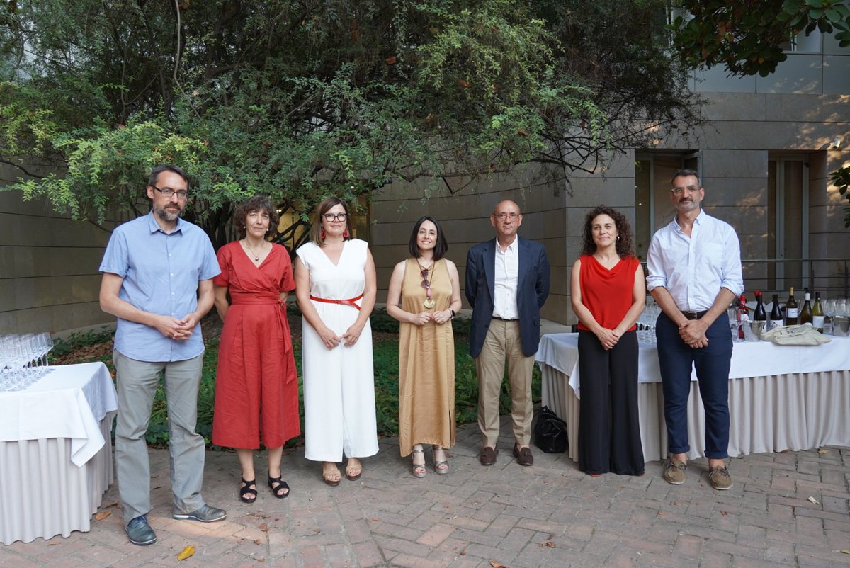 GVAMediAmbient's tweet photo. 🍇🍷 La consellera @Rebeca_Torro i la S.A de Política Territorial, Urbanisme i Paisatge @immaorozco participen en la jornada ‘Vins valencians, expressió d'un paisatge’ que s'ha celebrat aquesta vesprada al @JardiBotanicUV https://t.co/6MATpf0nIJ