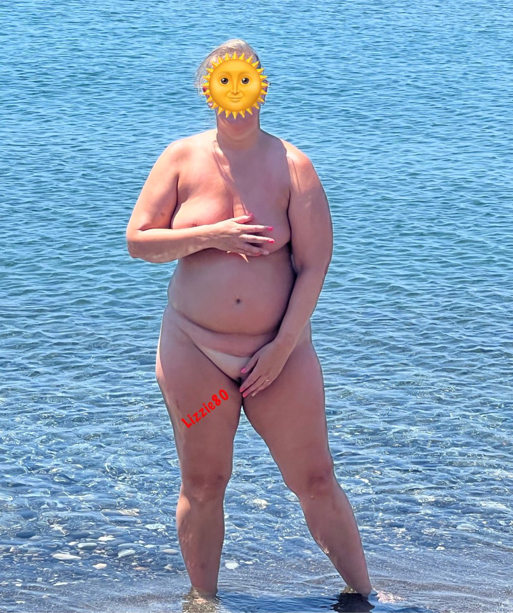 Lizzie8012's tweet photo. I soon got naked on the nudist beach 🏖 https://t.co/Y4OGXnA0vN