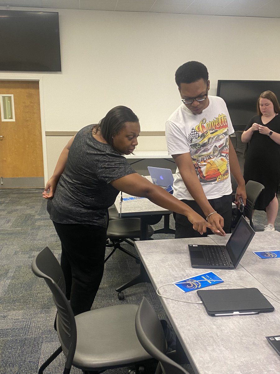 clague_courtney's tweet photo. Thank you to everyone who came out for my PD on #DigitalInteractiveNotebooks! Shout out to the BEST partners @ProfessorReb & @lewis_jerome for coming to support and learn about blended learning #GatorStrong @ThreeLakesTISD @tylerisdlearn @TylerISD #DivingIntoInnovation https://t.co/XMZ4g9OYvJ