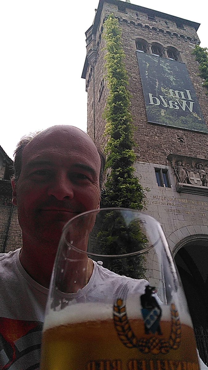 ChrisMandereau's tweet photo. Sobriété, Lucidité, Convivialité
Telle est notre devise
#DefiBasCarbone
Sous la glycine du Landesmuseum
Train de nuit :
@KantonZuerich 🇨🇭@Budapest 🇭🇺 https://t.co/vvzMrXz57R