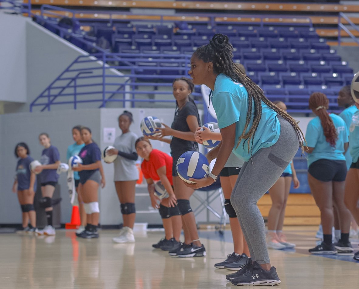 FSUBroncos's tweet photo. Our volleyball camp is off and running to a great start. Here’s a few moments from Day One! 

#fsubroncos #broncopride 🐴💙 https://t.co/z0wh5ioLzx