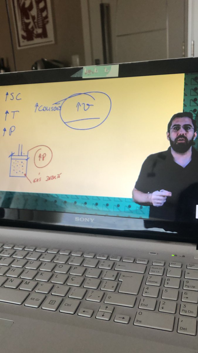 mistvlog's tweet image. estudando química com o melhor