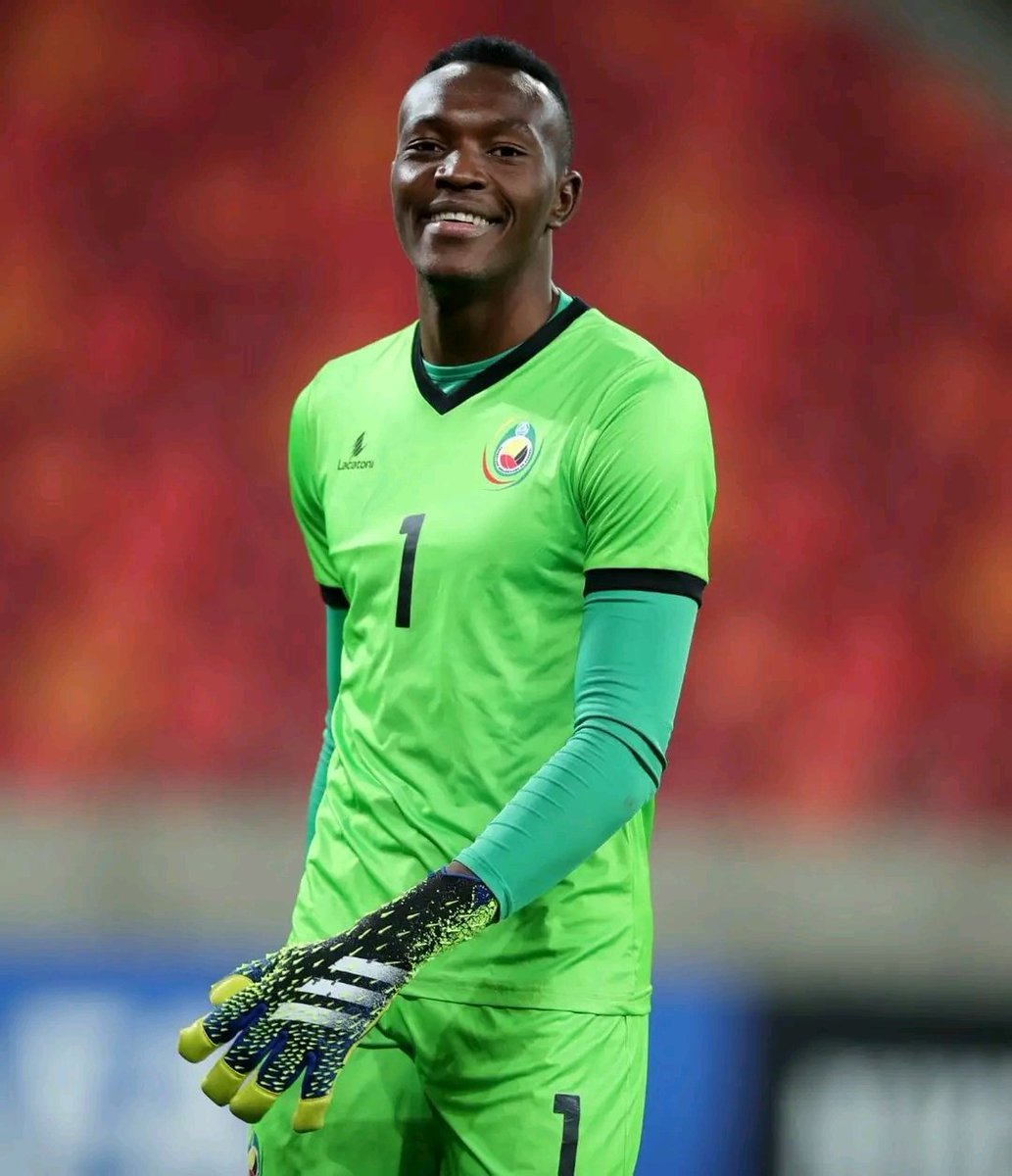 moz_osmambas's tweet photo. "🇲🇿Ernani Siluane"
Sorrizo de um assasino spiderman 🥊🕸.
Define o Ernani em duas palavras #cosafacup2022 #Mozambique #UDsongo https://t.co/DXWbgLXT21