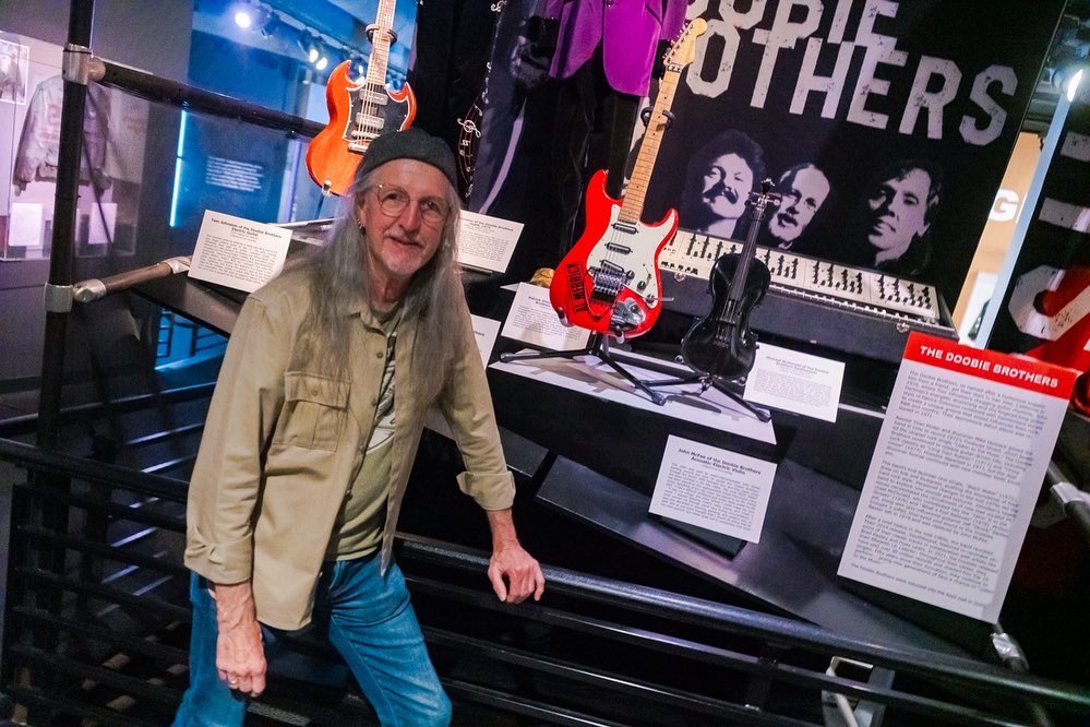 Pat checking out the Doobies’ Signature Plaque at the Rock and Roll Hall of Fame 🤘