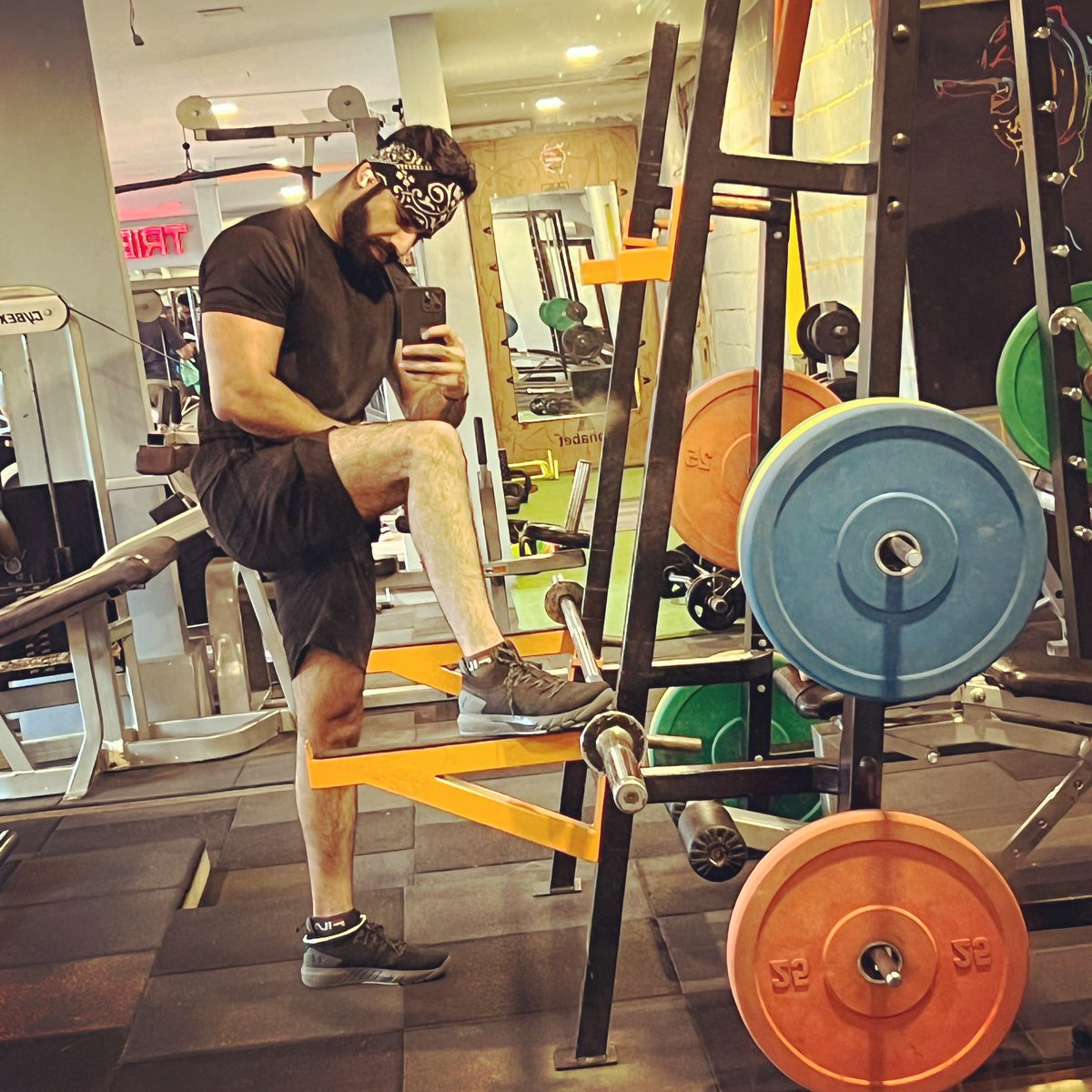 supermuj's tweet photo. Fall in love with taking care of yourself #weekdayworkout #morningmotivation 
#fitnessaddict  
.
.
.
#fitnessgoals #weekdayvibes #staystrong https://t.co/EIQKGkCtap