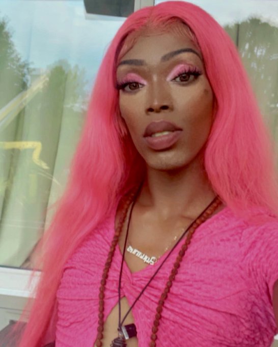@ilyChanelica 💗 - On Wednesdays, we wear pink 🤍 https://t.co/rs9k4fp4Hs