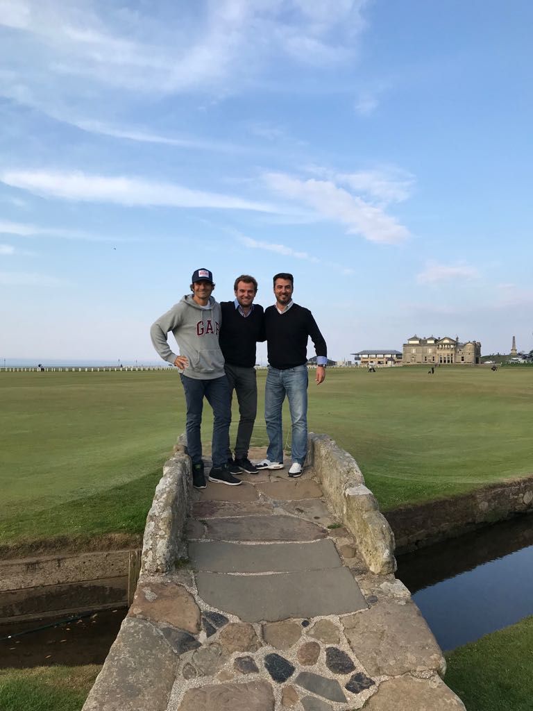 Mañana empieza el 150 <a href="/TheOpen/">The Open</a> en #thehomeofgolf , Saint Andrews. No hay mejor torneo en el mundo ni mejor país para practicar un deporte tan bonito como este . En 2018 tuve la suerte de jugar varios campos allí con <a href="/jmariguillot/">Juan Marí</a> y <a href="/marcribas/">Marc Ribas</a> y fue un viaje imborrable y único