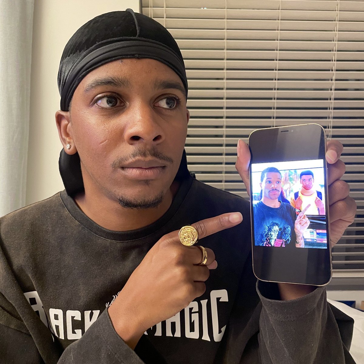 KamehaMicka's tweet photo. Le jour où j’ai envoyé ça à Jamal de On My Block et qu’il m’a répondu avec cette photo 😭 https://t.co/VE9mlM8evX
