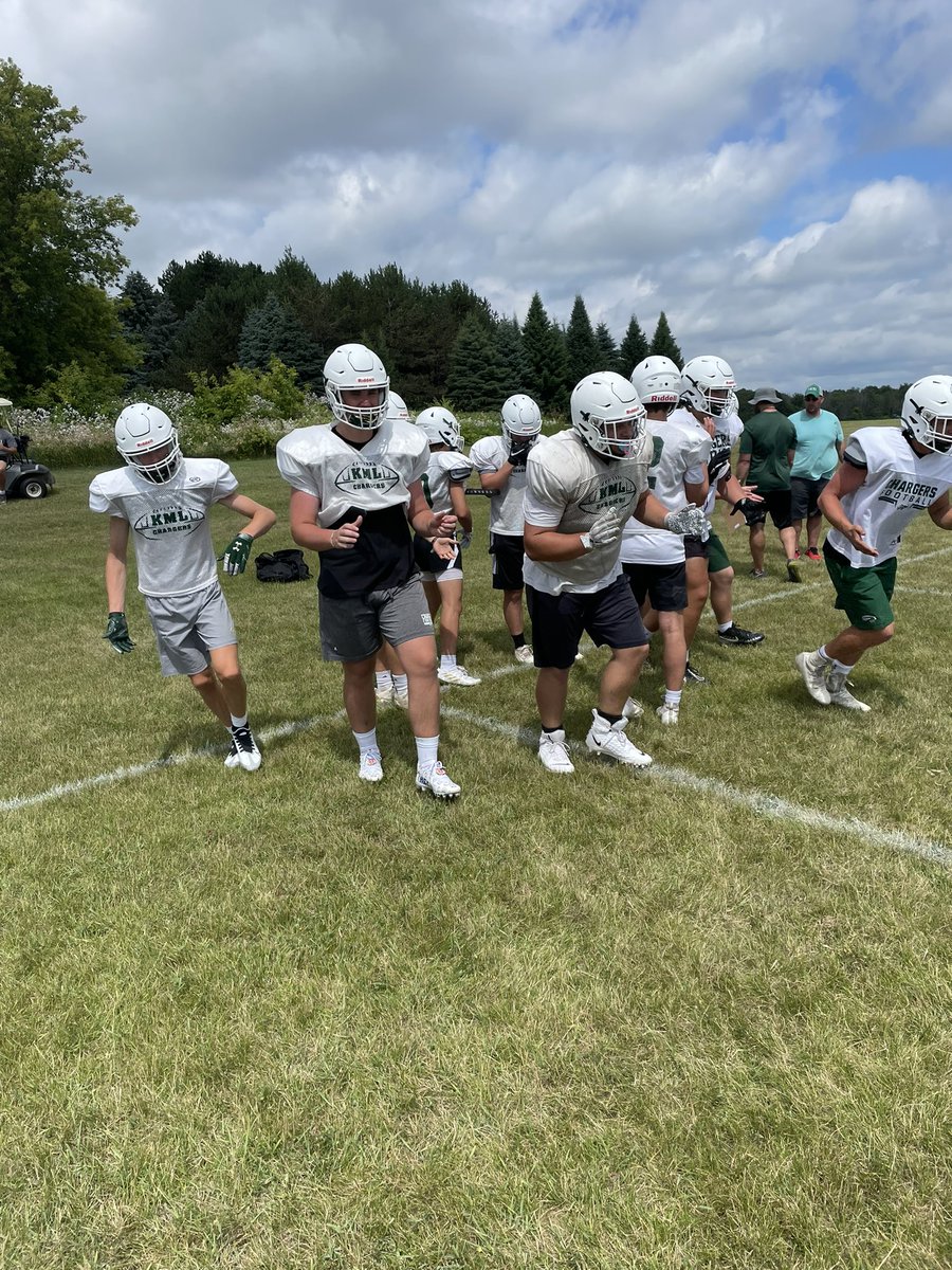 david_kren's tweet photo. Day 3 of campβ¦always one of my favorites as the @KMLHSfootball team puts the shoulder pads on and it gets a bit more physical. A couple of good sessions of O v D on film help with growth and execution. Players giving green encouragement was great!#PURpose #Filmdoesntlie #9clap https://t.co/WecWxxnxsj
