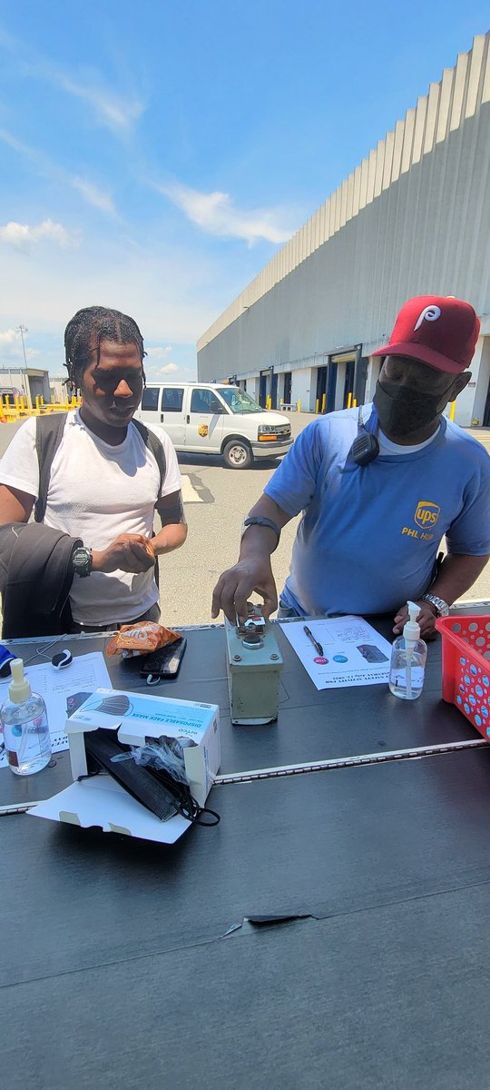 PHL DAY HUB SAFETY ACTIVITY: Review with your employees the proper procedure for Conveyor Securing. @BarczakRaymond @daveortone @RaymondChew95 @LynellFoxworth1 @BillMillman88 @BarbaraRucker5 @joesavageups @NydiraWadley @JordanSivick @MichelleRobUPS