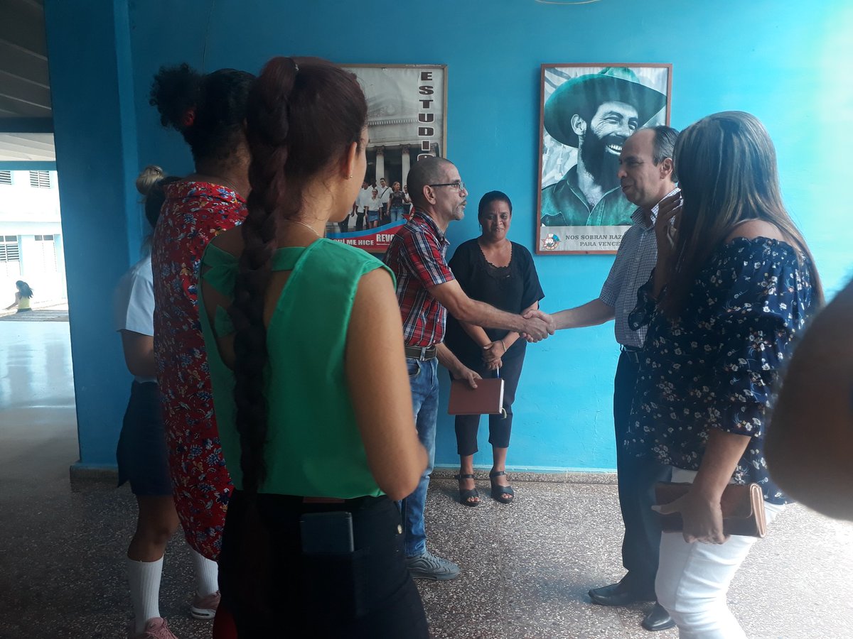 PartidoPCC's tweet image. #Ahora llega @RPolancoF al Instituto Preuniversitario Raquel Pérez del municipio San José. Intercambia con sus estudiantes y profesores #CCPCCEnMayabeque