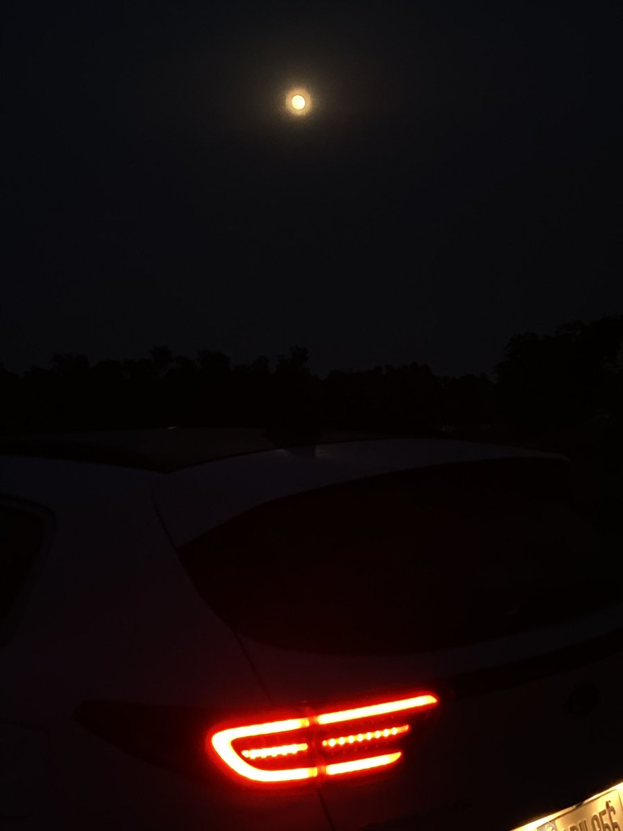 ArsalR2's tweet photo. “The universe gives us a reminder of how beautiful endings can be when the sun sets and the moon rises.”
Taylor Ashley. https://t.co/CTWc6xxI4N