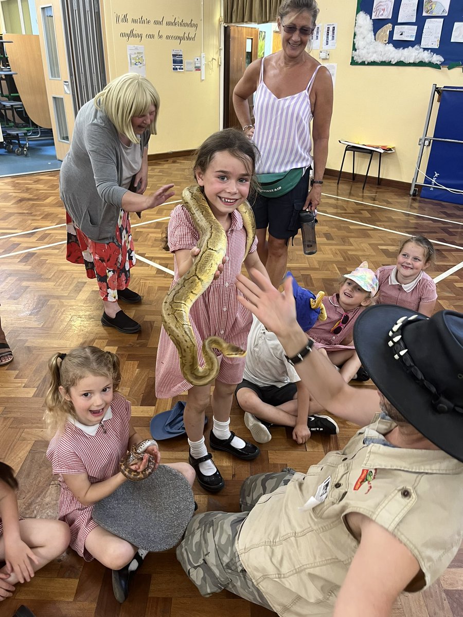 MissJohnALS's tweet photo. 1 Wonderland loved Safari Stu this afternoon! Thank you @AbbotsALSA https://t.co/q3eCSjXZl4