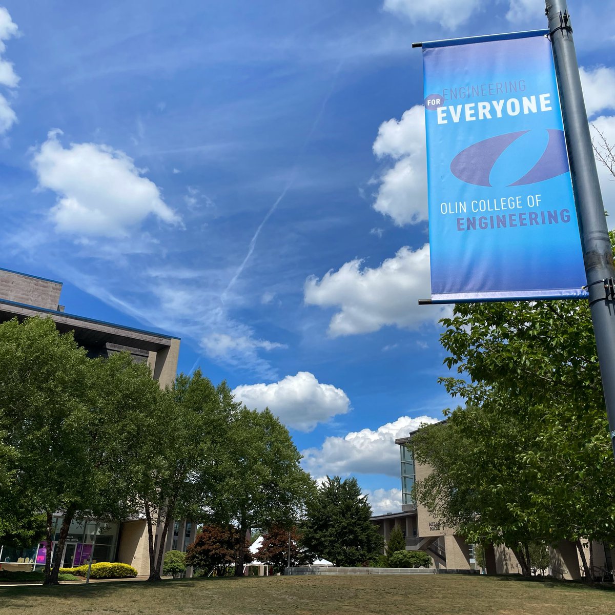 OlinCollege's tweet photo. #EngineeringforEveryone 🙌 https://t.co/c9BACH382v