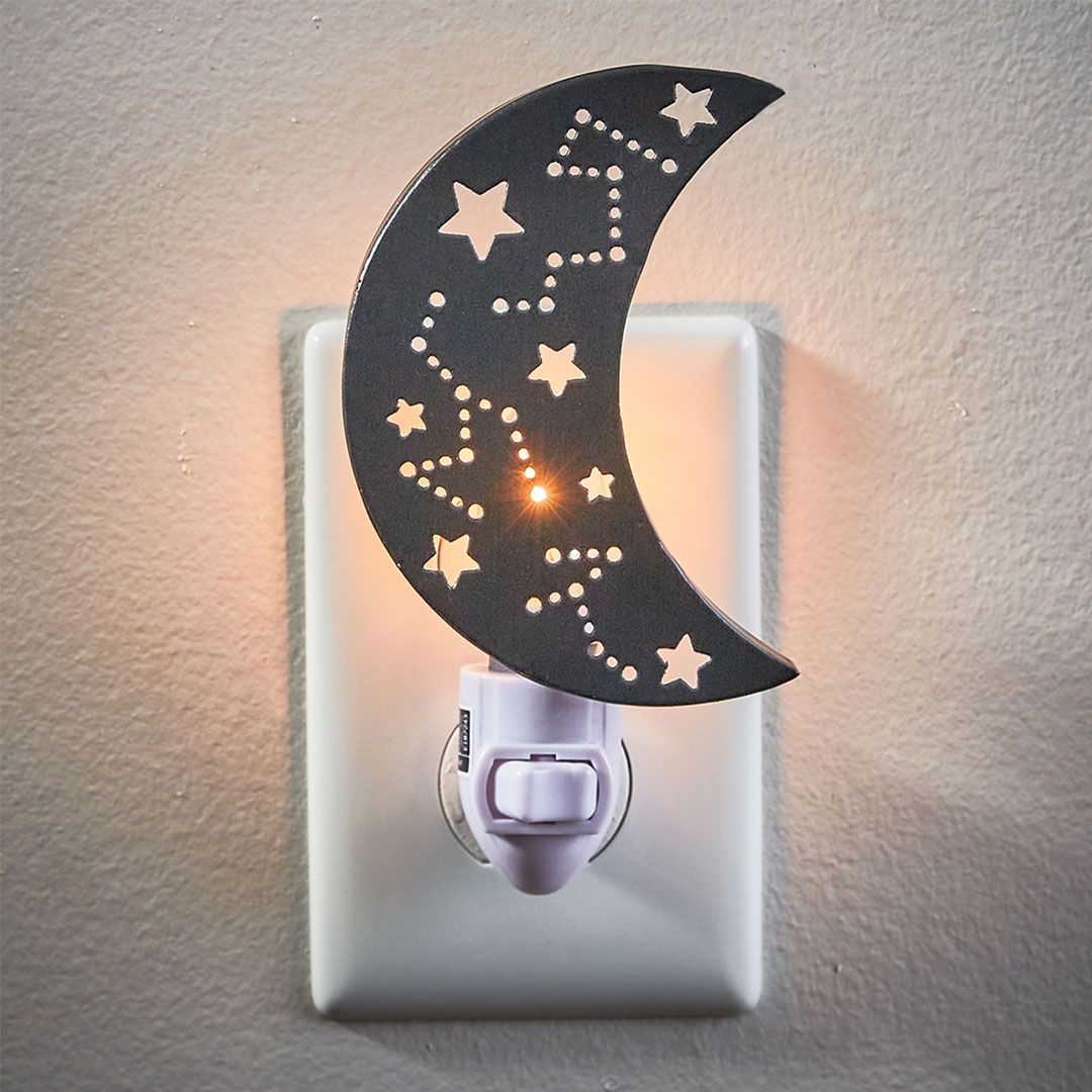 SplitPHomeDecor's tweet photo. Add a soft glow to dark spaces in your home with this adorable quarter moon shaped night light with constellation cut detail.
.
.
.
#splitphomedecor #moonphase #nightlights #nightsky #jwst #homedecor #space #constellations https://t.co/m0oRn7TB3Y
