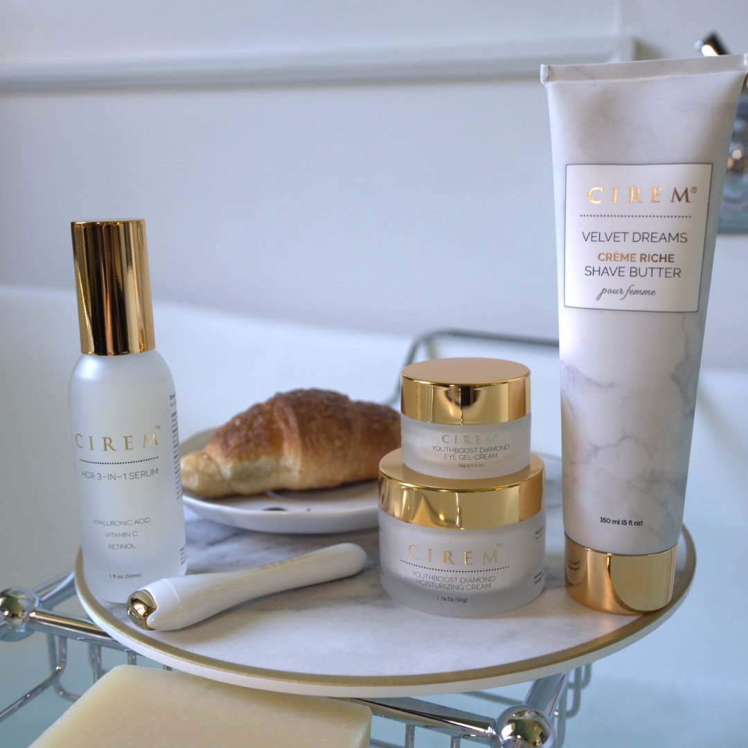 CiremCosmetics's tweet photo. Your new daily ritual is here and your skin is going to love it! 🤍

Shop our favorites today: https://t.co/MwCtmY6iDn https://t.co/eDRj05JD6p