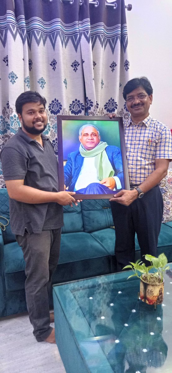 drrpbhartiya's tweet photo. @Maheshpahirwar1 
मैं मिशन की बिखरी जानकारियों और बहुत सारे सवालों के साथ पहली बार आया था, आपके प्रज्ञा, शील, मैत्री के तेज में मुझे गुरु भी मिला और संघर्षों का मित्र भी। 
  शब्दों में कहना कठिन है लेकिन सामाजिक परिवर्तन के कारवां की जो सकारात्मक प्रतिबद्ध समझ मुझे आपसे मिली..1. https://t.co/thw9qK4oi6