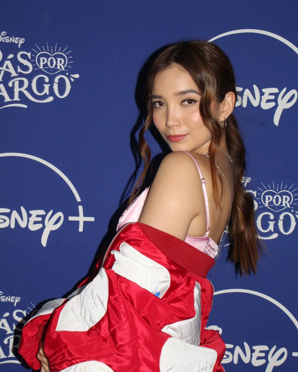 AndreaDeAlbaPy's tweet photo. @andreadealbaram hace unos días en la premiere de #PapásPorEncargo ❤ https://t.co/sgp8cjHqiL