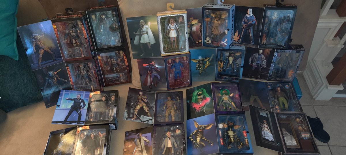 Neffstarr's tweet image. I'll be setup tonight with my Collectibles, Lego &amp;amp; more 530-930Pm
Axlerad kid friendly till 9pm..
beer ,pizza, steak, &amp;amp; 3$ beer of the day