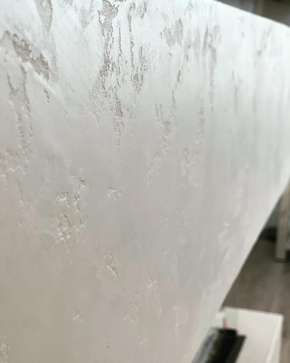 raffinatovenet1's tweet photo. Pearly white feature wall finished up last week 👌🏻 https://t.co/cGnxZgwLcN
