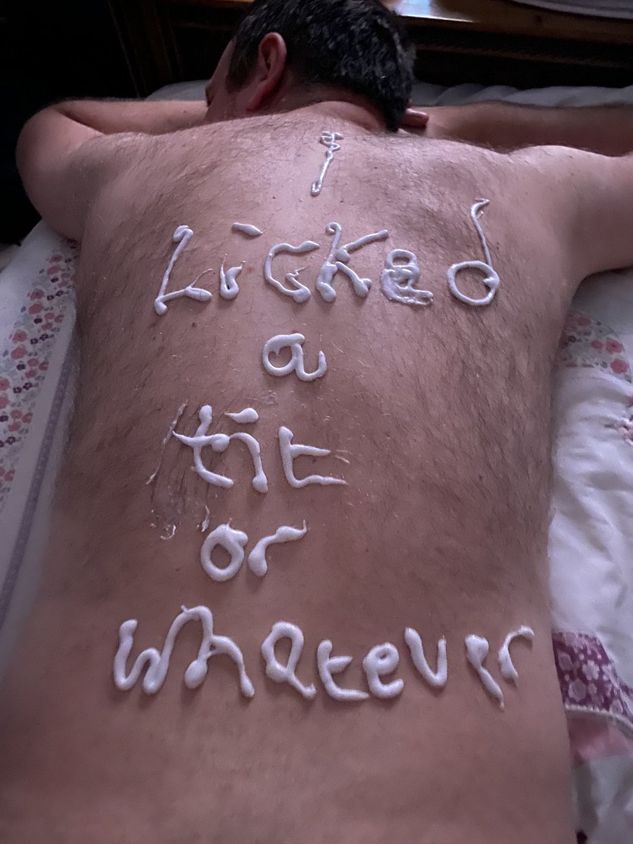 EmmaDriver3's tweet photo. @LoveIsland when your boyfriend asks you to get the knots out his back…😂 https://t.co/ZLHDVOq4Ir