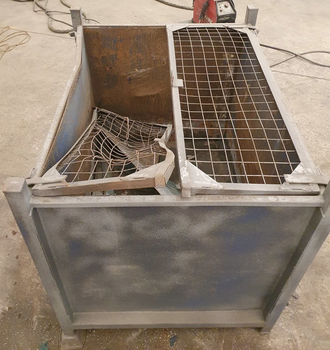 UKContainers's tweet photo. Itβs not just bins. UKCM repair, refurbish & fabricate all types of steel containers. #stillages #pallets #trolleys #cages #rollcages https://t.co/StjszQkHvc