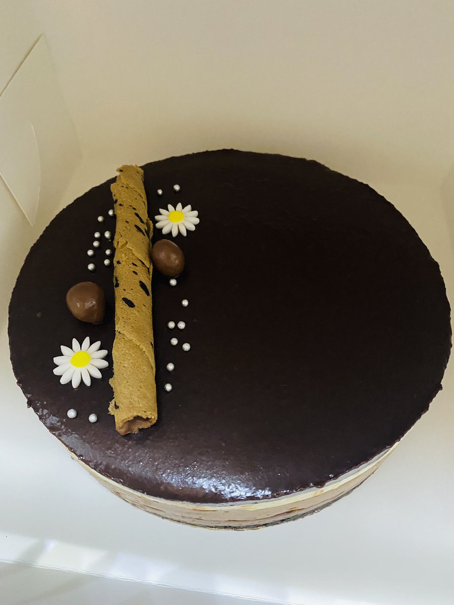 MUMsYUM's tweet photo. Chocolate no-bake cheesecake in three layers

#cheesecake #chocolate #mumsyum #homebakery #Bhubaneswar #Odisha https://t.co/dTpWVZuAdg