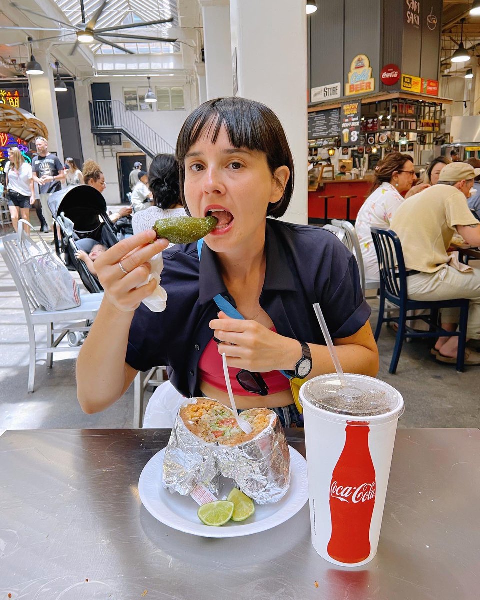 MariaMieres89's tweet photo. Mi marido me mandó probar el habanero y luego me divorcié mientras se me quemaba el esófago. https://t.co/1DUgR2Sszy