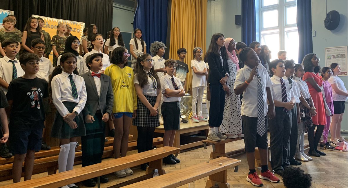 StanburnPrimary's tweet photo. Well done Year 6 for a fantastic production of ‘School Daze’ 👏👏 https://t.co/F0CLrw3T0Z
