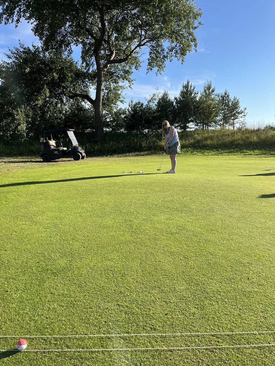 Our £5 challenge competed tonight by Amy 🤩 well done amazing putt 👏👏