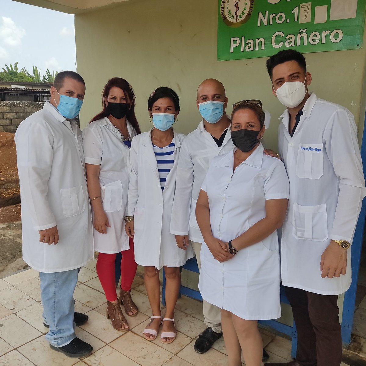 c_vdhe's tweet photo. #PorCiroRedondoTodo Examen de pase de año de los Drs Marcos y Leo residente de 2 do año de Medicina General Integral #LatirAvileño @VdamCiro @DmsCiro #CubaViveyVence @japortalmiranda https://t.co/2NxCimgW6m