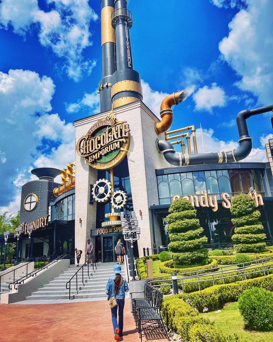 AnaPatty's tweet photo. Chocolate is happiness that you can eat… ♥️🍫🤎 #chocolate #emporium #toothsome #happiness #dream #orlando #fl https://t.co/7dfpJsNl7Y
