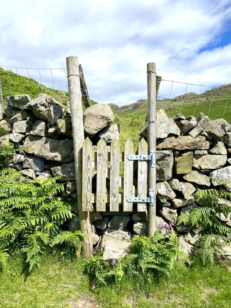 antsykes1's tweet photo. Possibly the narrowest Stile I have ever been through! @LakesStiles #hardknott https://t.co/WmaepNCqKg