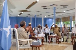 MaxammedSabriye's tweet photo. #UPSATE: Somalia's President @HassanSMohamud has received the parents of Somali National Army cadets who have been in #Eritrea for training for the last three years. The President briefed the parents on the situation of the troops who will returned back home soon. #Somalia https://t.co/0RcyECLFVm