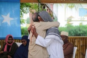 MaxammedSabriye's tweet photo. #UPSATE: Somalia's President @HassanSMohamud has received the parents of Somali National Army cadets who have been in #Eritrea for training for the last three years. The President briefed the parents on the situation of the troops who will returned back home soon. #Somalia https://t.co/0RcyECLFVm