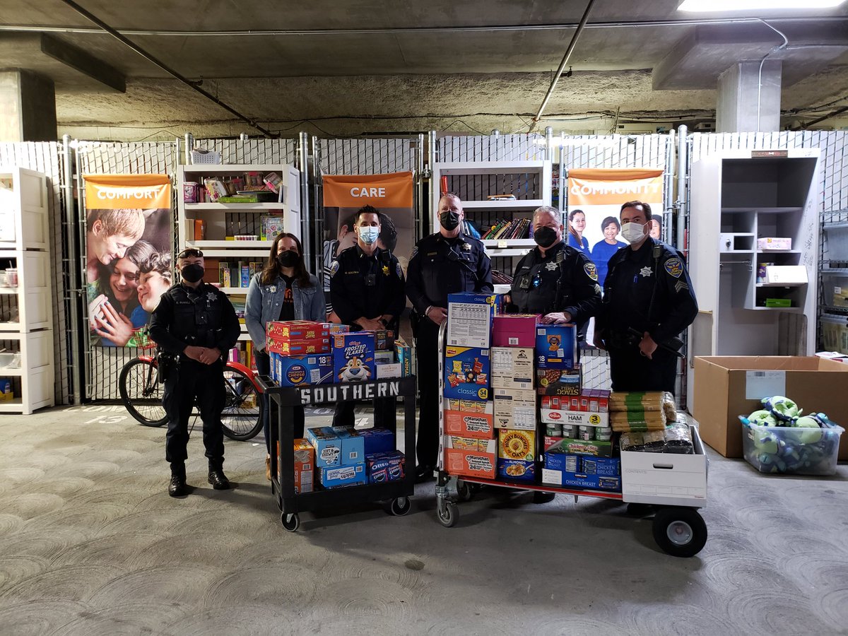 SFPD SouthernStation (@sfpdsouthern) on Twitter photo Southern Station donated food and goods to the children and families <a href="/familyhousesf/">Family House SF</a>. Thank you to all the Officers that helped raise funds for the donation. Southern Station donated food and goods to the children and families <a href="/familyhousesf/">Family House SF</a>. Thank you to all the Officers that helped raise funds for the donation.