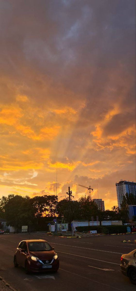 Stand with Ukraine tweet media