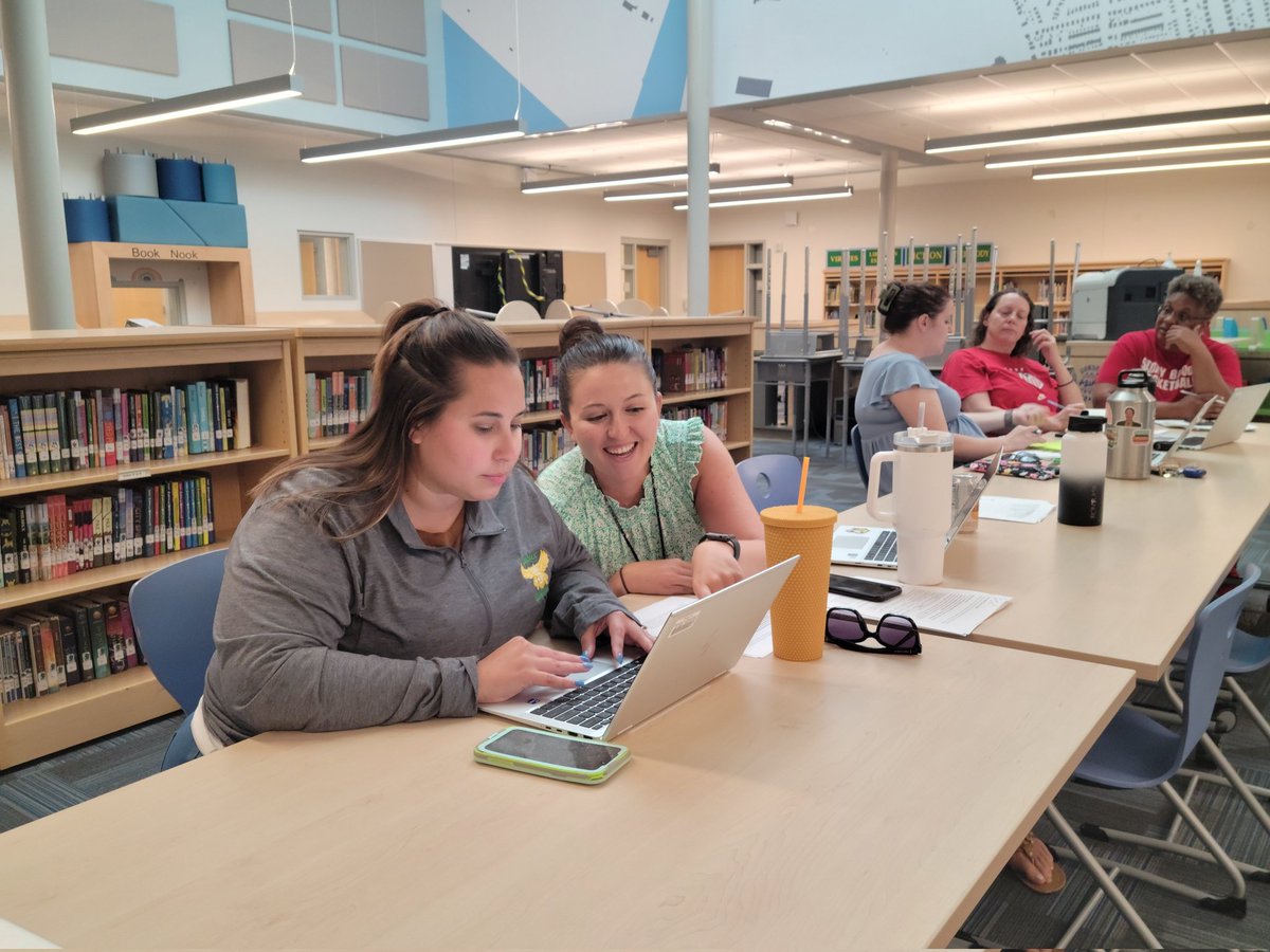 Swindy1615's tweet photo. Our SPP Team engaging in small group discussions and preparing resources for our teacher week back! Great stuff ahead, stay tuned! @TeamDundalkES @JenPilarski @MrAlexParadis https://t.co/inEXglBgi8