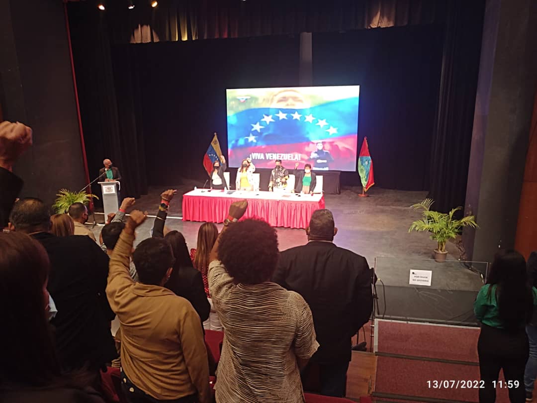 Acto de instalación del Consejo Local de Planificación Pública desde el Teatro Bolivar, junto a la Alcaldesa <a href="/gestionperfecta/">Carmen Meléndez</a> y el <a href="/AlcaldiaDCcs/">Alcaldía De Caracas</a> 
#ProduccionPorLaPatria 
<a href="/Mippcivzla/">mippci</a> <a href="/dcabellor/">Diosdado Cabello R</a> @PCCaracas1x10 <a href="/NicolasMaduro/">Nicolás Maduro</a> <a href="/PartidoPSUV/">PSUV</a> <a href="/Nahumjfernandez/">Nahum Fernandez</a> <a href="/VTVcanal8/">VTV CANAL 8</a>