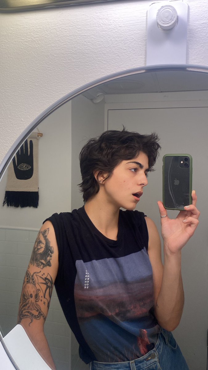 rat_somatics's tweet photo. growing out the buzzcut + side profile. who knew! https://t.co/uUdWJHevtp