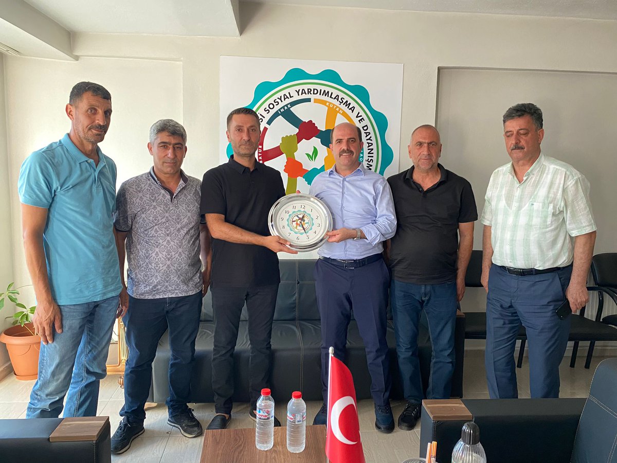 dernekmolla's tweet photo. Derneğimizi ziyarete gelen Şehit Aileleri ve Güvenlik Korucuları Konfederasyonu Genel Başkanı Ziya SÖZEN'e ziyaretlerinden dolayı teşekkür ederiz. https://t.co/pM8ZnVh6be