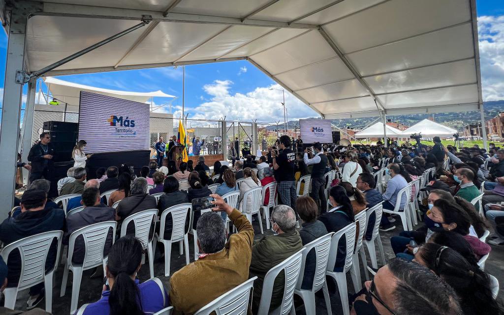 DanielPalam's tweet photo. 📍Ubaté, Cundinamarca 

Hoy entregamos 12 cheques desde el Banco de Proyectos de @MinInterior a comunidades NARP por valor de más de $260 millones.

El Banco de Proyectos de @MinInterior ha beneficiado nuestras comunidades con una inversión directa superior a $613 mil millones https://t.co/bmzlHWsEHw
