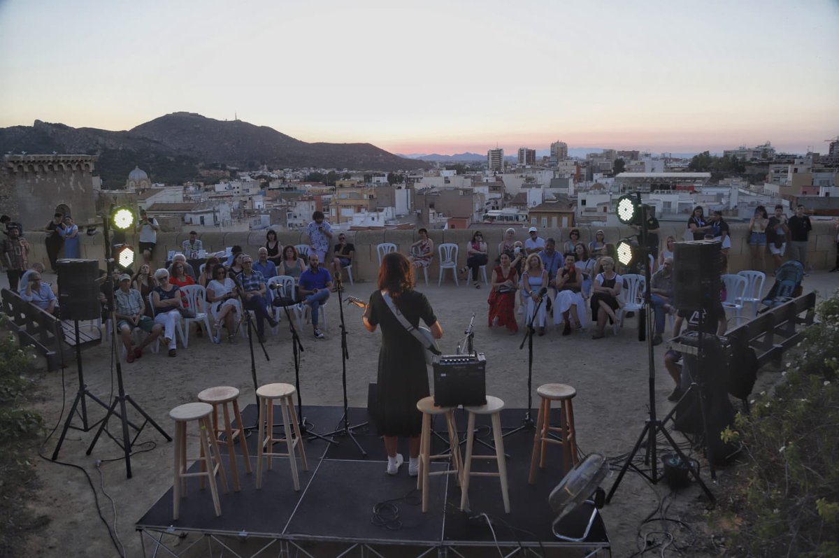 mardemusicasct's tweet photo. Recital poético junto al Teatro Romano de #Cartagena, con música en directo de Firmado Carlota y las palabras de @soyfrankbaez, @a_gonzalezluna, @soyrosasilverio, @ffranvicente y Juan de Dios García. https://t.co/NIEPsZt7ak