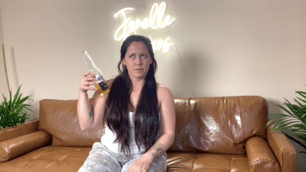 Jenelle Evans: Still Drinking Heavily Amid Growing Health Problems? https://t.co/uu3pMlAZDw https://t.co/u1jVakUWd4