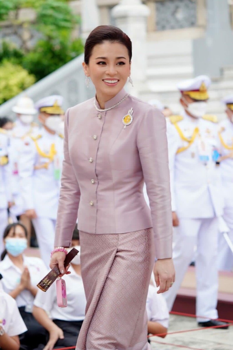 Fahsaikhonsuay's tweet photo. #ทรงพระเจริญยิ่งยืนนาน https://t.co/ISgzrHZAOd