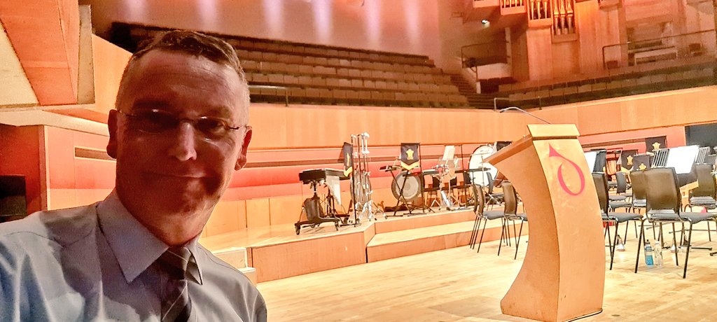 CTywydd's tweet photo. Noson o ganu yng nghyngerdd y Promos Cymreig yn neuadd Dewi Sant gyda chorau cymysg a band Cory! Profiad bythgofiadwy!!! Er... #dimgairogymraeg / Fabulous night singing with @bridgendchoir &amp; 6 male voice choirs @stdavidshall #welshproms What an experience! 🏴󠁧󠁢󠁷󠁬󠁳󠁿 @Coryband https://t.co/keIMJtdJrM