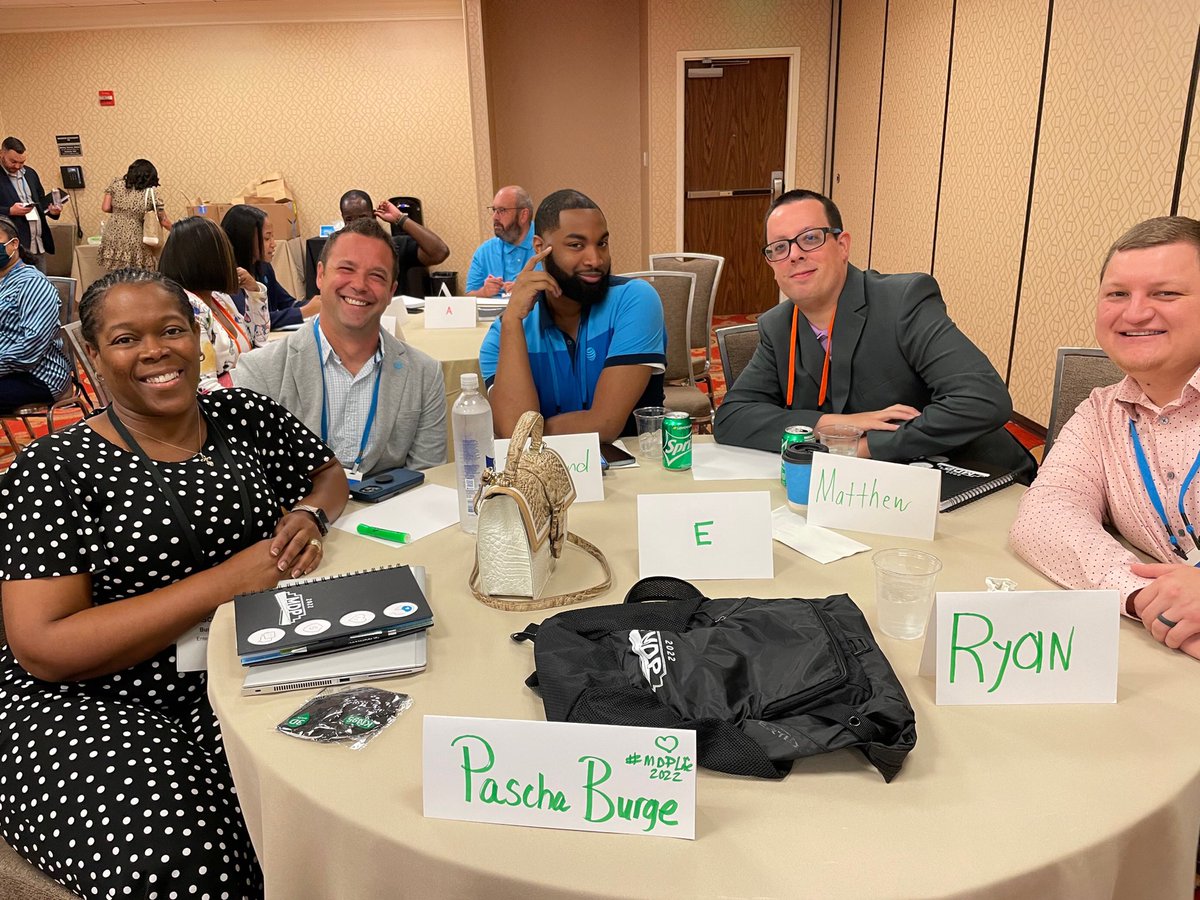 I’m grateful to have been selected as a  MDP Advisor for #2022MDP. I get to pay it forward by serving as a mentor &amp; guide to some of our amazing NextUp leaders. They’ve found each other in Dallas &amp; sent me this pic, my ❤️ smiled! #BHive #EnrichmentTeam #2022MDPLife #LifeAtATT